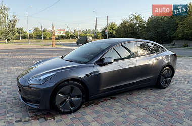 Tesla Model 3  2022