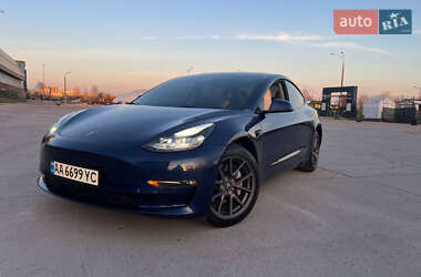Tesla Model 3  2022