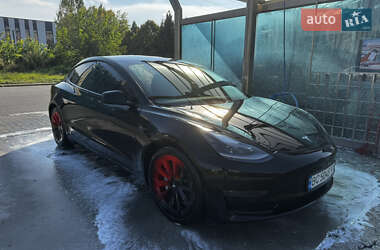 Седан Tesla Model 3 2021 в Львові