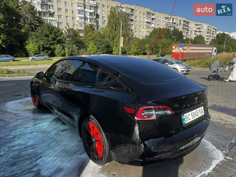 Седан Tesla Model 3 2021 в Львові