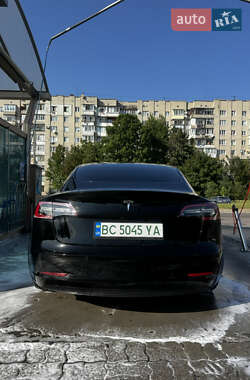 Седан Tesla Model 3 2021 в Львові