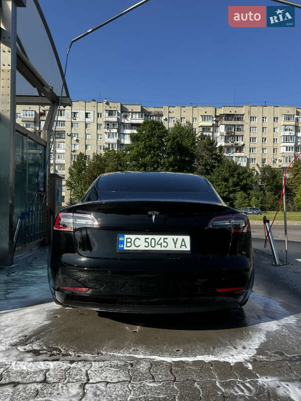 Седан Tesla Model 3 2021 в Львові
