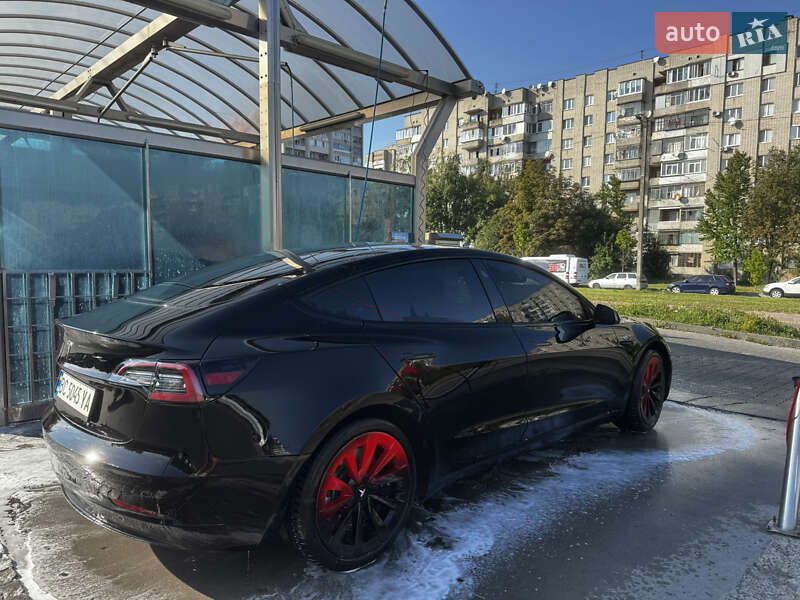 Седан Tesla Model 3 2021 в Львові