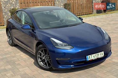Tesla Model 3  2021