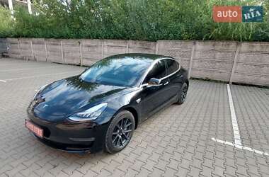 Tesla Model 3  2020