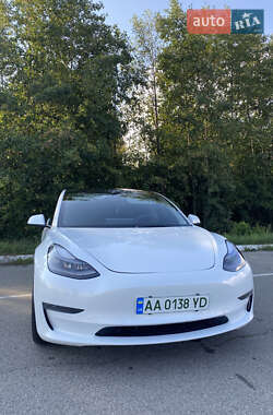 Tesla Model 3  2022