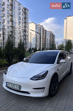 Tesla Model 3  2021