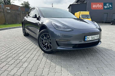 Tesla Model 3  2021