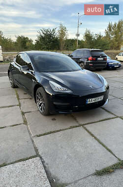 Tesla Model 3  2019