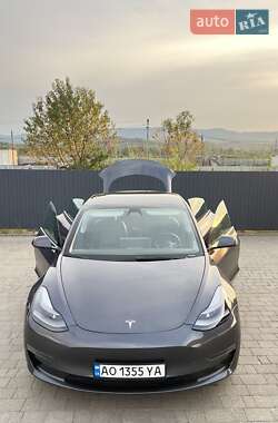 Седан Tesla Model 3 2021 в Хусте