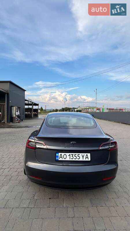 Седан Tesla Model 3 2021 в Хусте