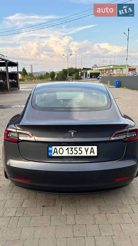 Седан Tesla Model 3 2021 в Хусте