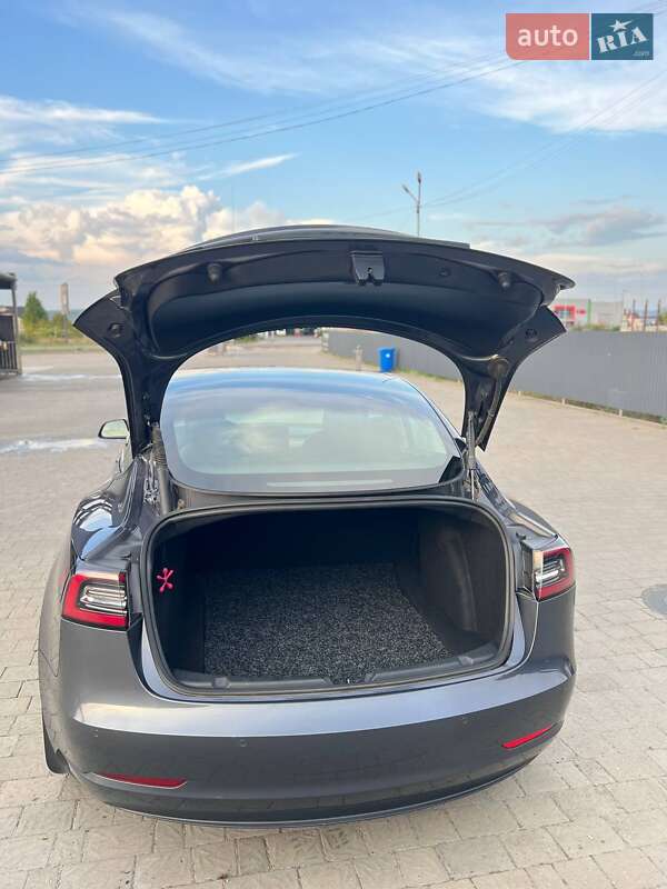 Седан Tesla Model 3 2021 в Хусте