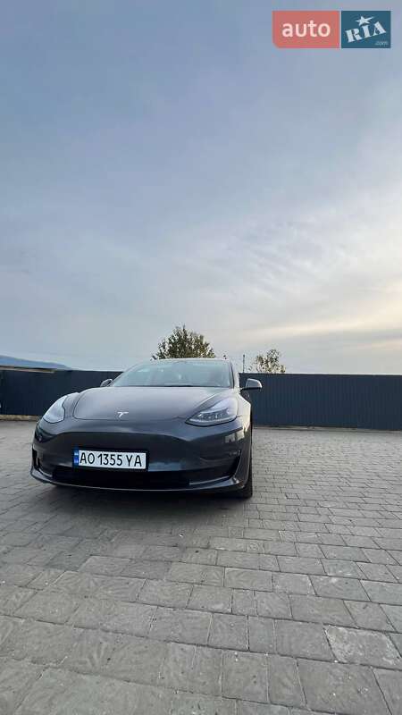 Седан Tesla Model 3 2021 в Хусте