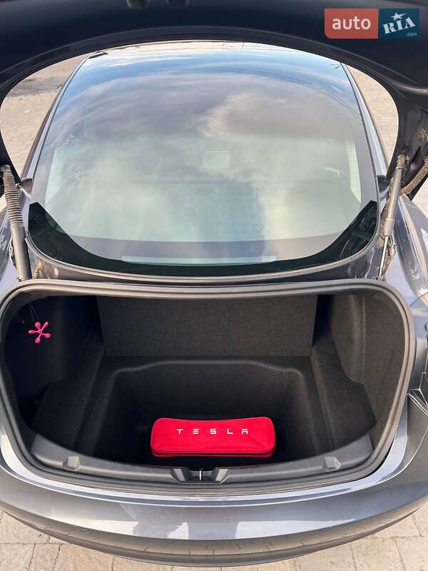 Седан Tesla Model 3 2021 в Хусте
