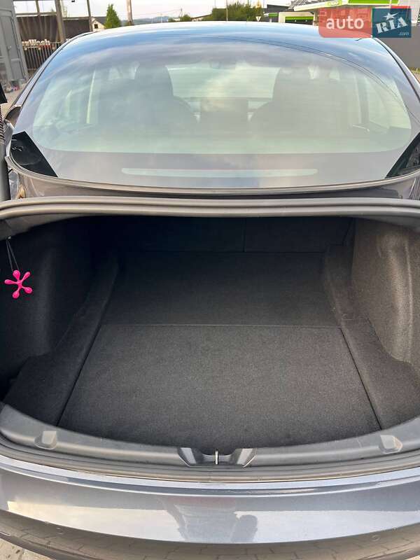 Седан Tesla Model 3 2021 в Хусте