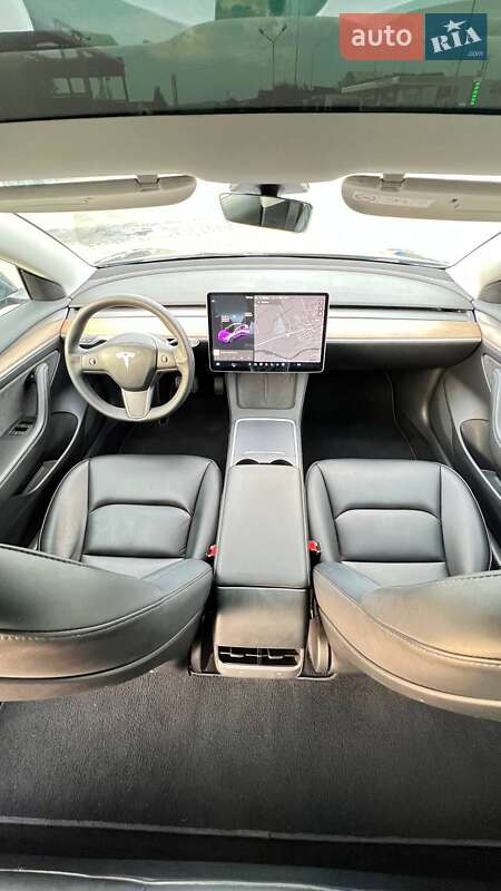 Седан Tesla Model 3 2021 в Хусте