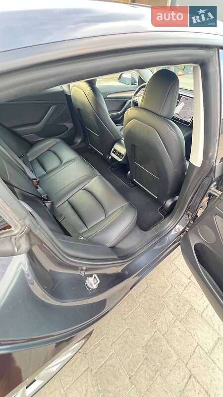 Седан Tesla Model 3 2021 в Хусте