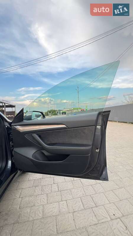 Седан Tesla Model 3 2021 в Хусте