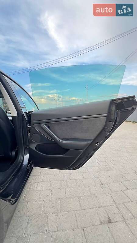Седан Tesla Model 3 2021 в Хусте