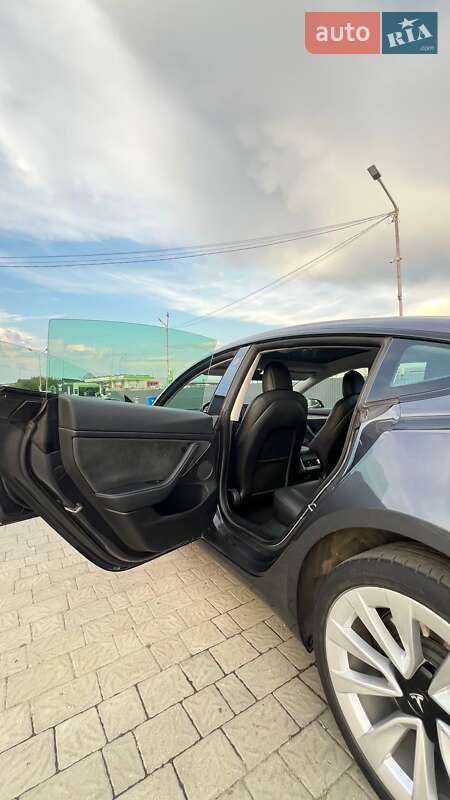 Седан Tesla Model 3 2021 в Хусте
