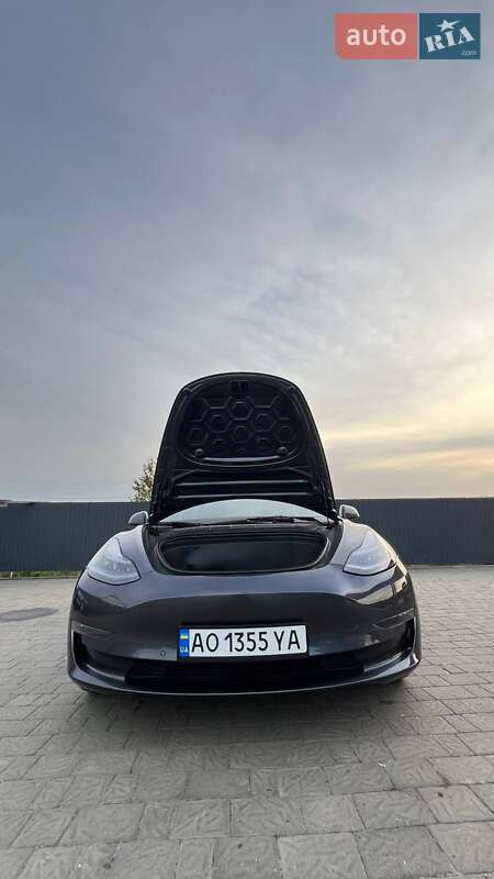 Седан Tesla Model 3 2021 в Хусте