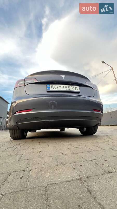 Седан Tesla Model 3 2021 в Хусте