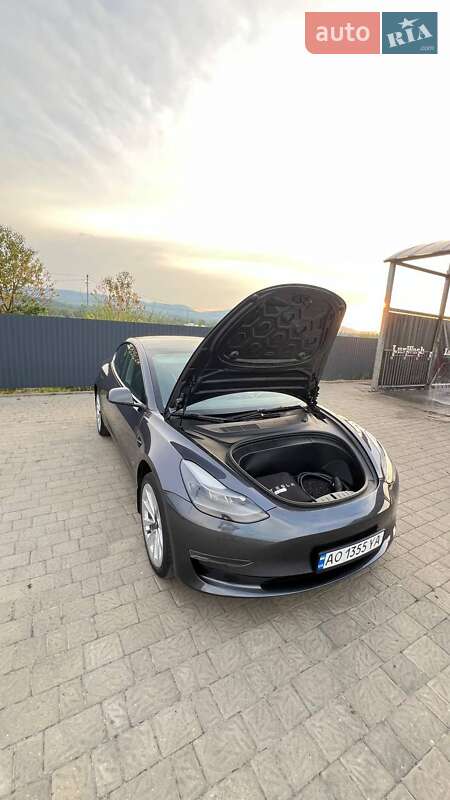Седан Tesla Model 3 2021 в Хусте