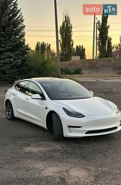 Tesla Model 3  2022