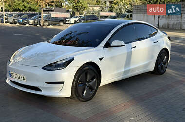 Tesla Model 3  2021