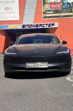Tesla Model 3  2024