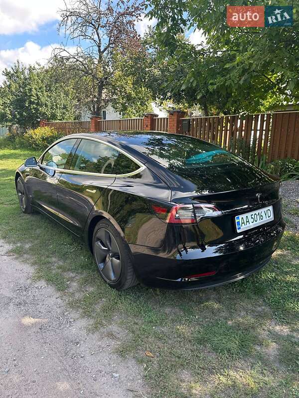 Седан Tesla Model 3 2020 в Киеве