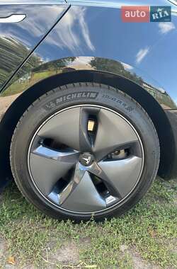 Седан Tesla Model 3 2020 в Киеве
