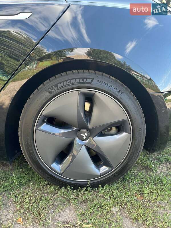 Седан Tesla Model 3 2020 в Киеве