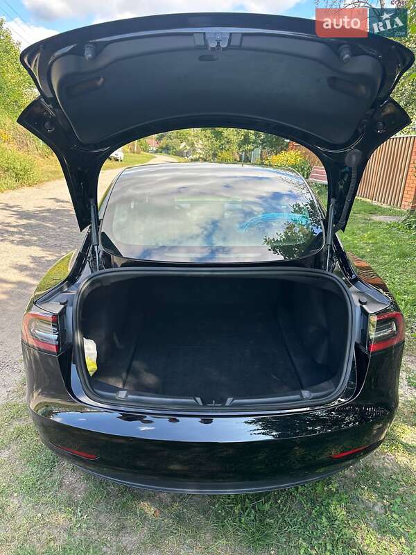 Седан Tesla Model 3 2020 в Киеве