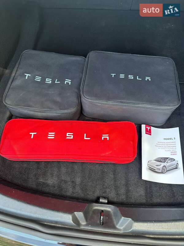 Седан Tesla Model 3 2020 в Киеве