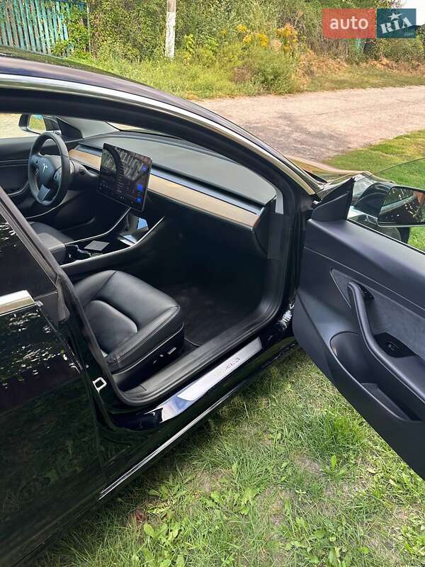 Седан Tesla Model 3 2020 в Киеве