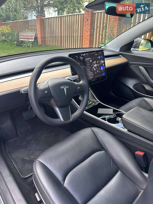 Седан Tesla Model 3 2020 в Киеве