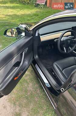 Седан Tesla Model 3 2020 в Киеве