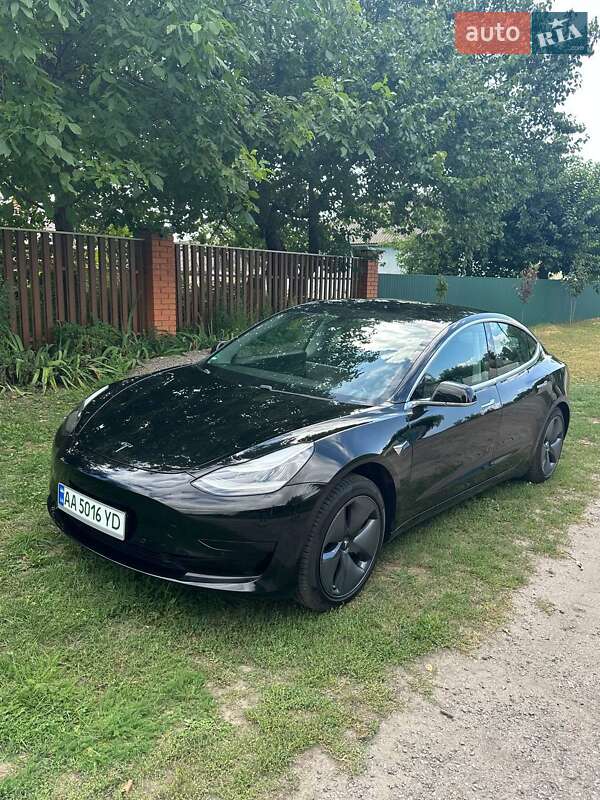 Седан Tesla Model 3 2020 в Киеве