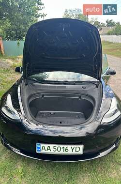 Седан Tesla Model 3 2020 в Киеве