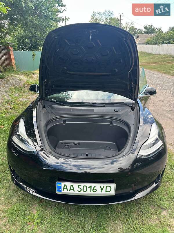 Седан Tesla Model 3 2020 в Киеве