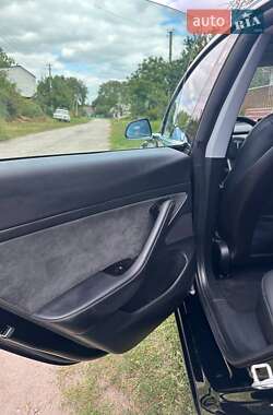 Седан Tesla Model 3 2020 в Киеве