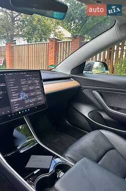 Седан Tesla Model 3 2020 в Киеве