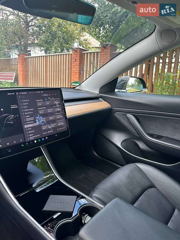 Седан Tesla Model 3 2020 в Киеве
