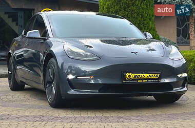 Tesla Model 3  2022