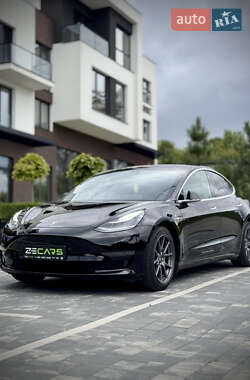 Tesla Model 3  2019