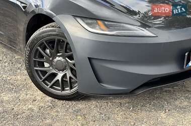 Tesla Model 3  2024