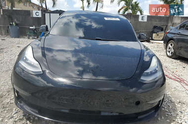 Tesla Model 3  2019