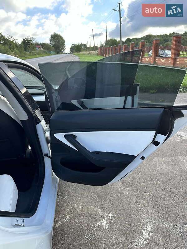 Седан Tesla Model 3 2020 в Бориславе фото 17 Седан Tesla Model 3 2020 в Бориславе